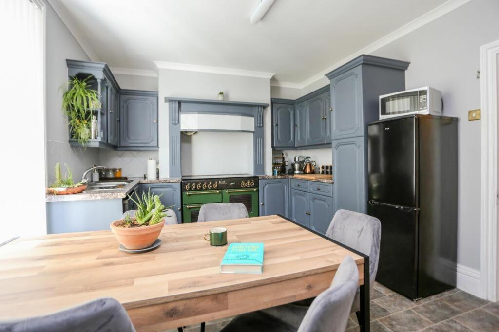 Southsea Historic Gem - Elegant Apartments Портцмаус Экстерьер фото